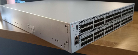 BR-6520-96-16G-R는 6520 FC 기업 스위치를 두드러진 무늬로 장식합니다